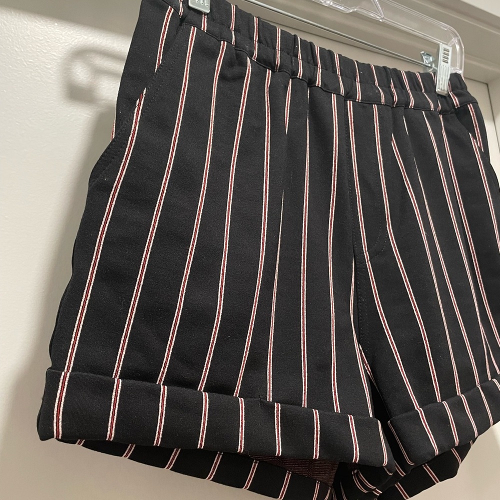 Forever 21 F21 Black & Red/White Pinstriped Fitted Cuffed Shorts - M